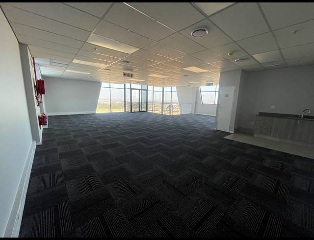 1,910M² WAREHOUSE TO LET IN AIRPORT PARK